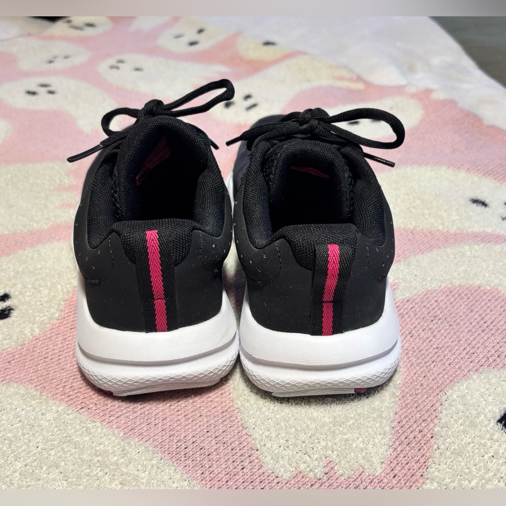 Under Armour Woman’s Black Trainers with Pink Logo - Picture 2 of 5
